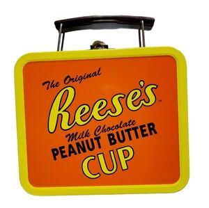 VINTAGE 1992! REESES PEANUT BUTTER CUP Collectible Chocolate Tin Lunch Box